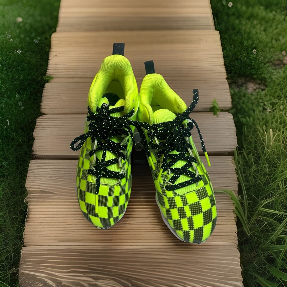Under Armour Soccer Cleats Hi-Vis Neon Green-Black Checkered  Size 1Y